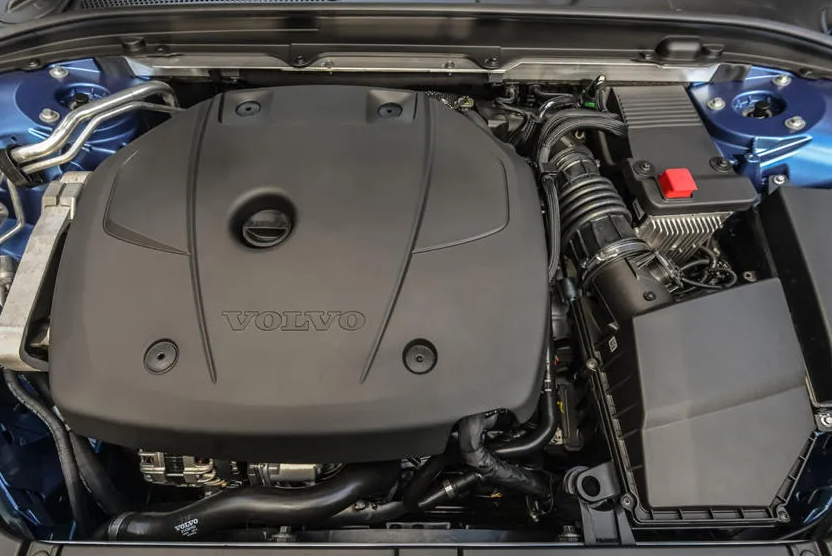 New 2022 Volvo XC60 B5 Engine