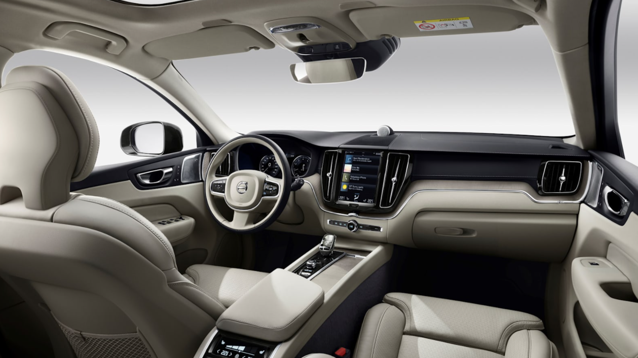 New 2022 Volvo XC60 B5 Interior