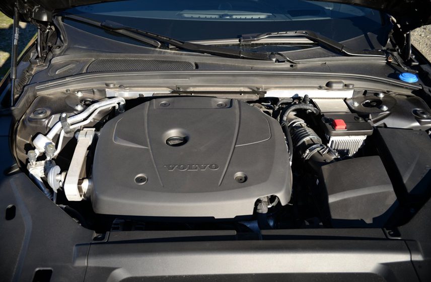 New 2023 Volvo S90 Engine