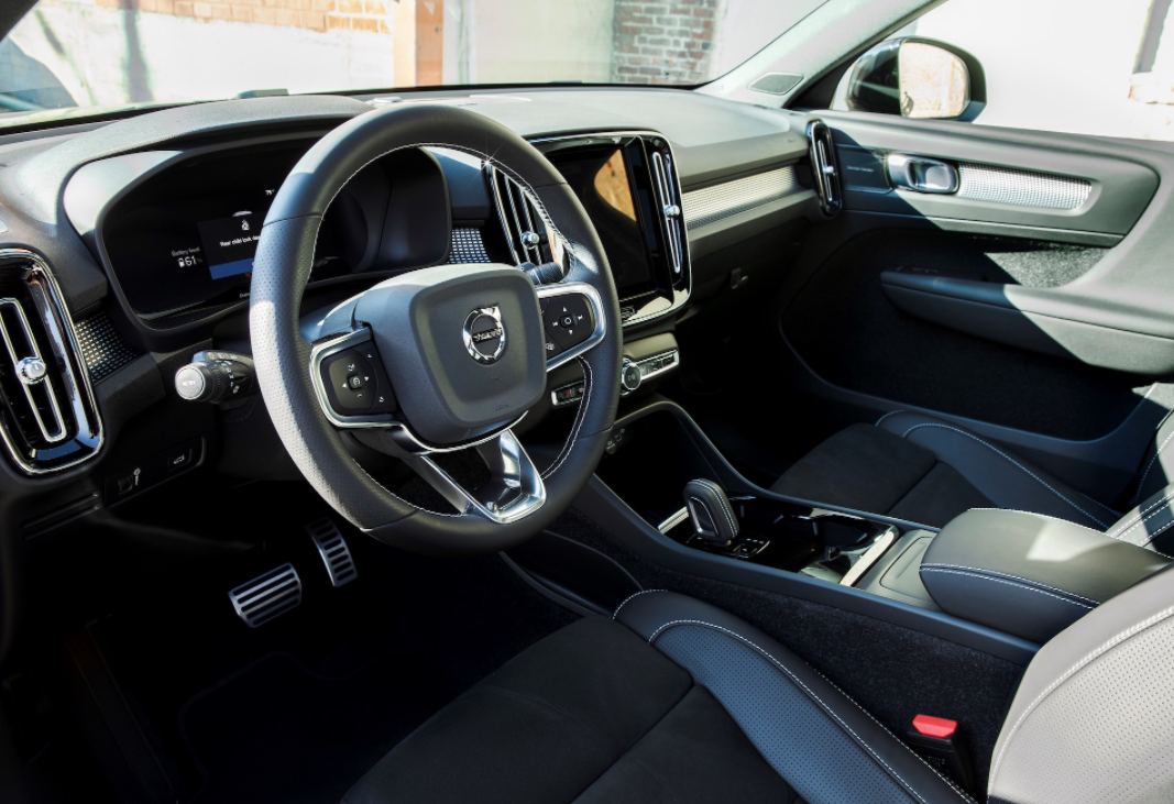 New 2023 Volvo XC40 Interior