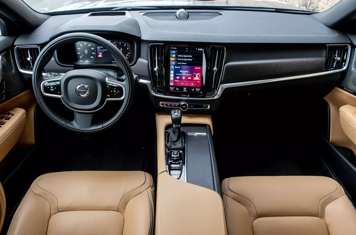 New Volvo S60 2023 Interior